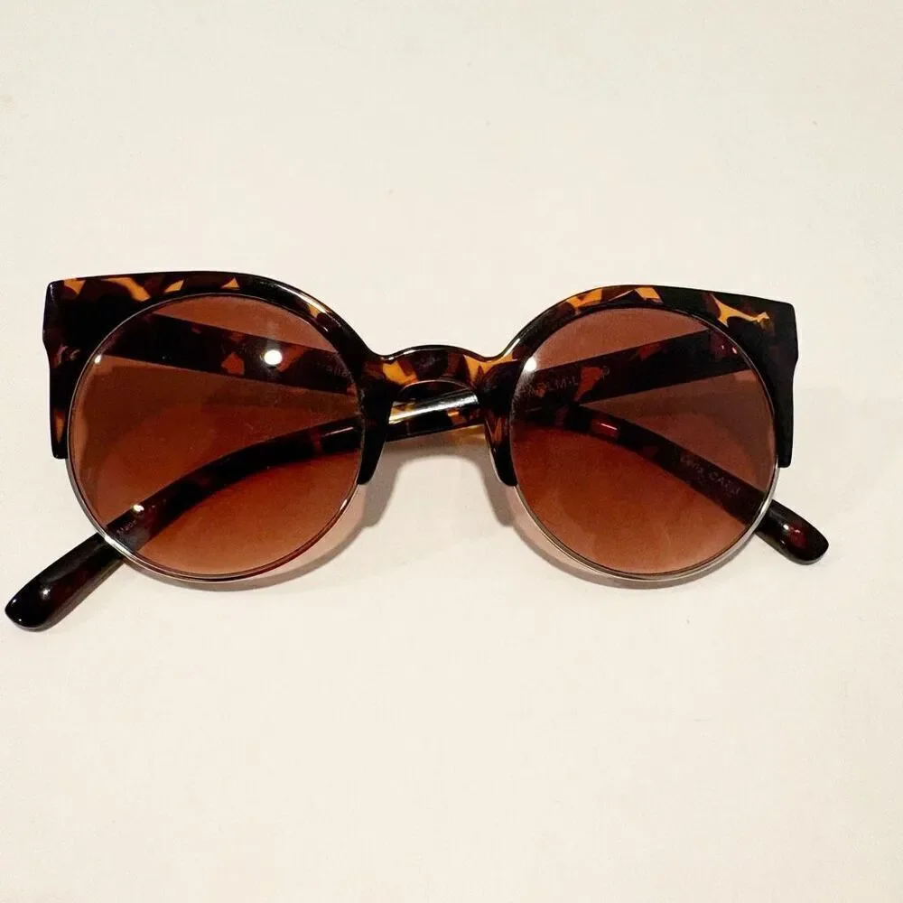 QUAY Australia HARLEM Round Cat Eye Sunglasses Brown tortoise